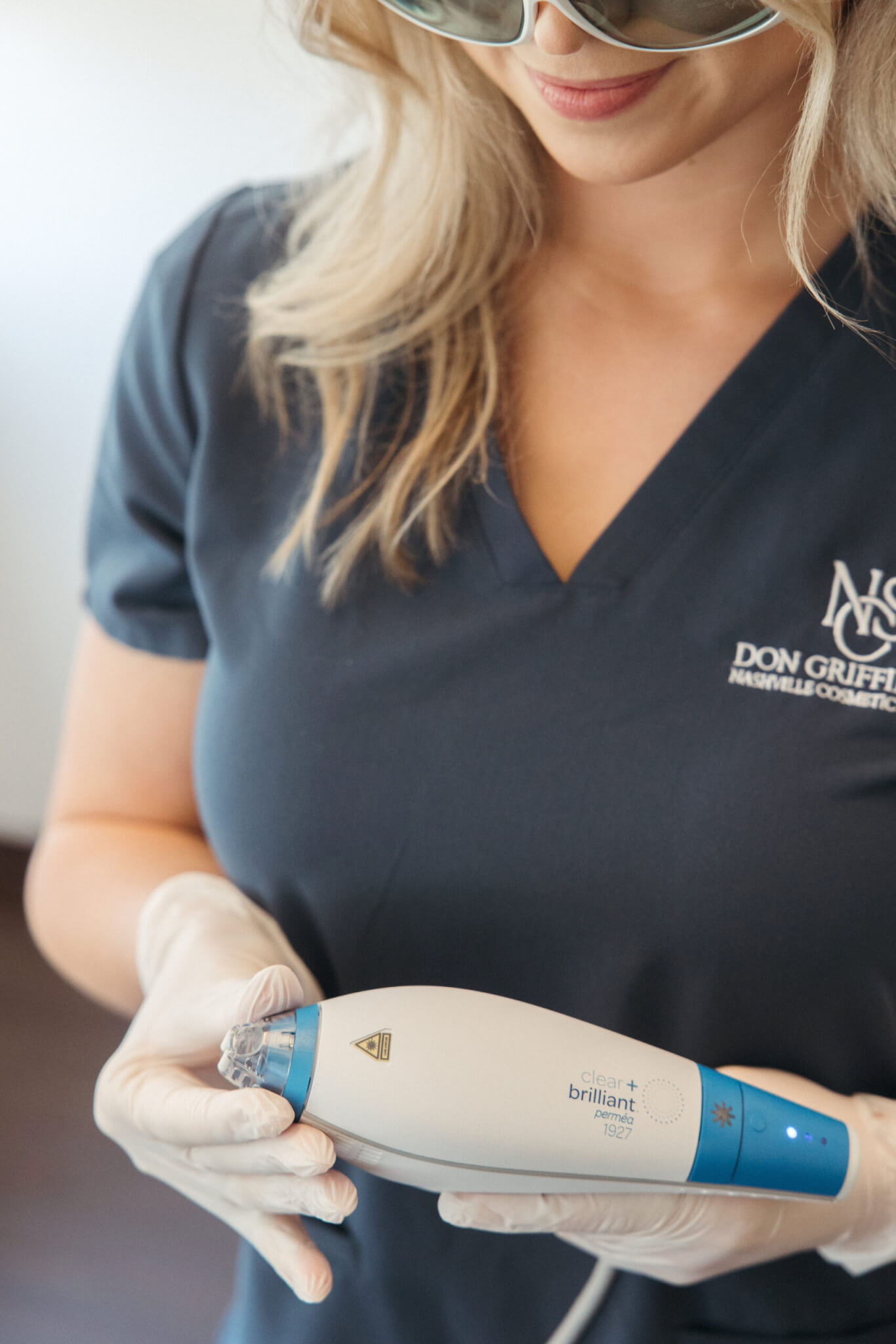 Clear + Brilliant in Hand Vertical Clear + Brilliant Laser Facial